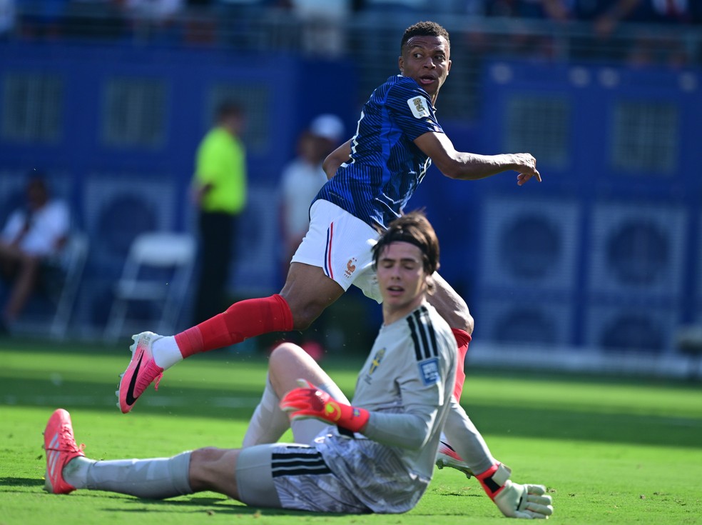Mbappé em ação contra a Suécia