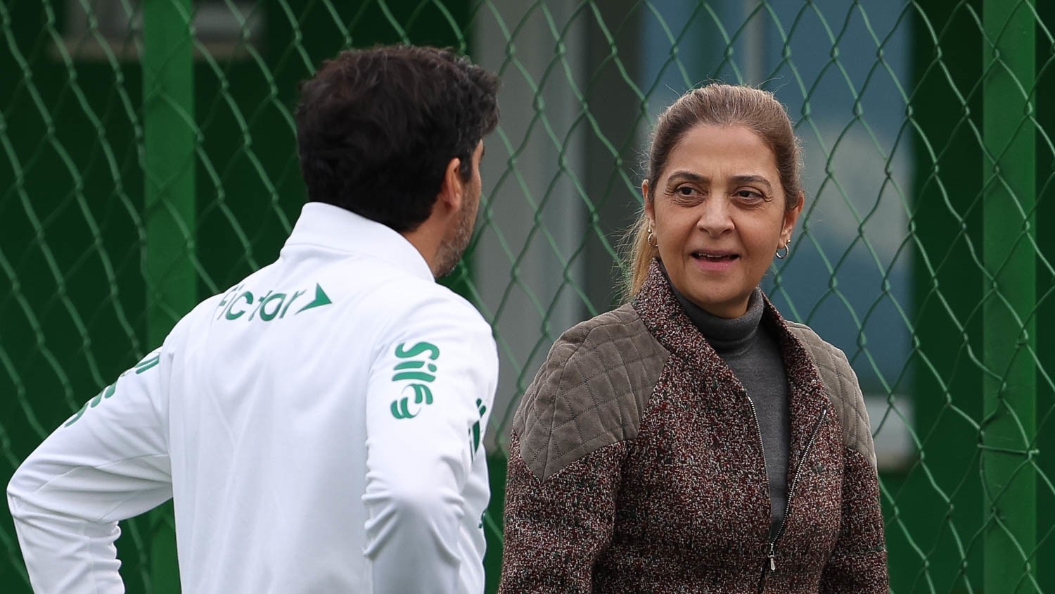 Leila quer renovação de Gómez e deixa futuro de Abel para próximo presidente do Palmeiras