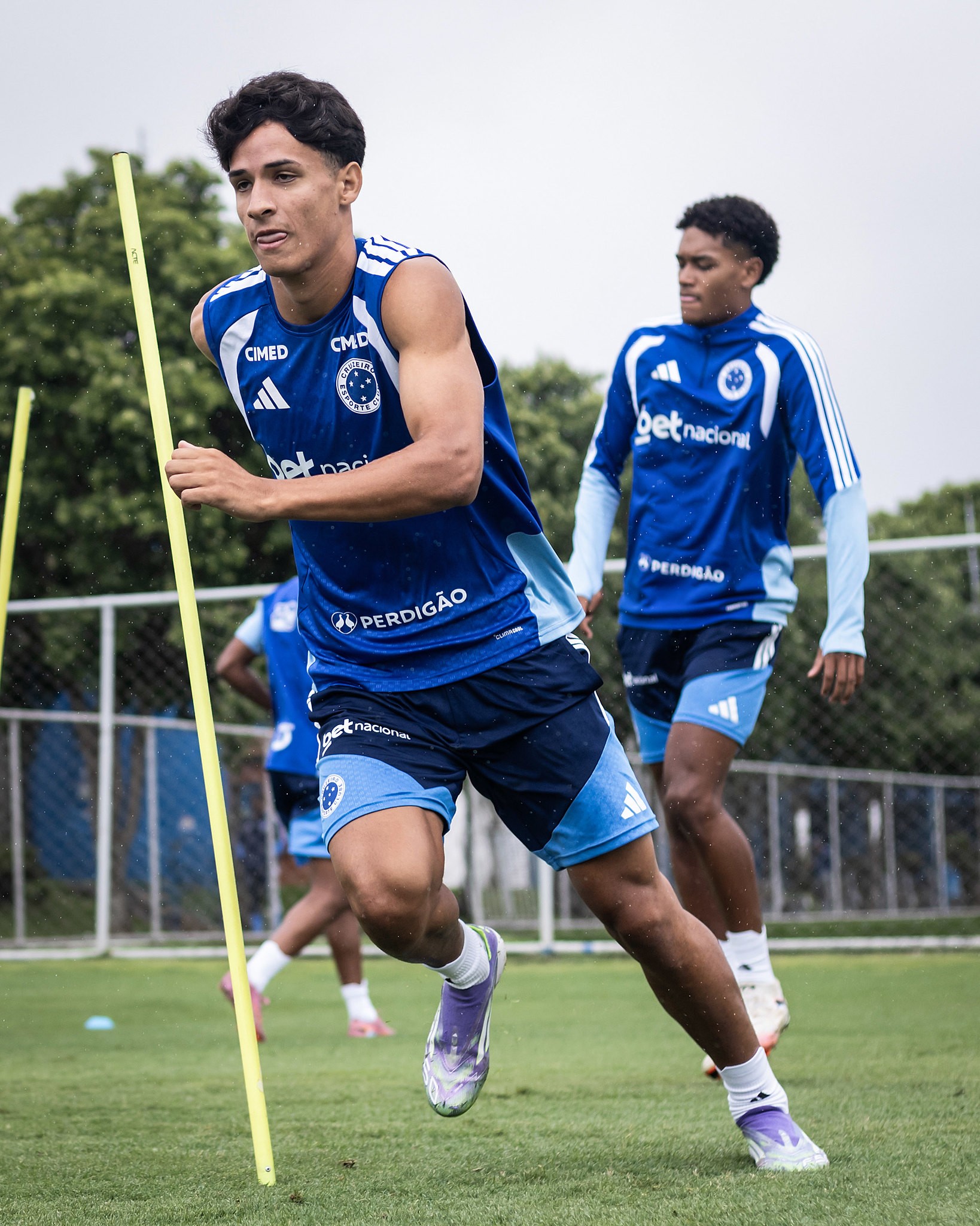 Zé Lucas é anunciado como novo reforço do Cruzeiro em troca estratégica com o Sport