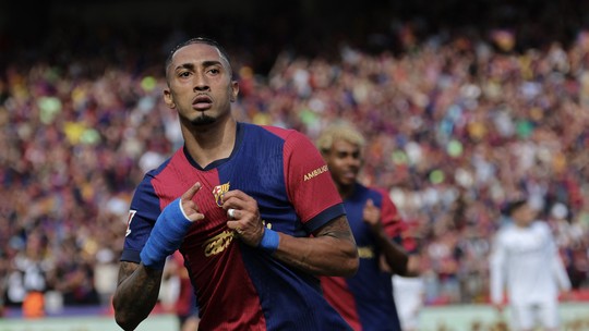 Raphinha discorda ao ser eleito melhor em campo: "Não fiz um grande jogo" - Brasileiro é escolhido como destaque de Barcelona 4 x 3 Real Madrid, mas afirma: "Eu teria dado o prêmio para outra pessoa"