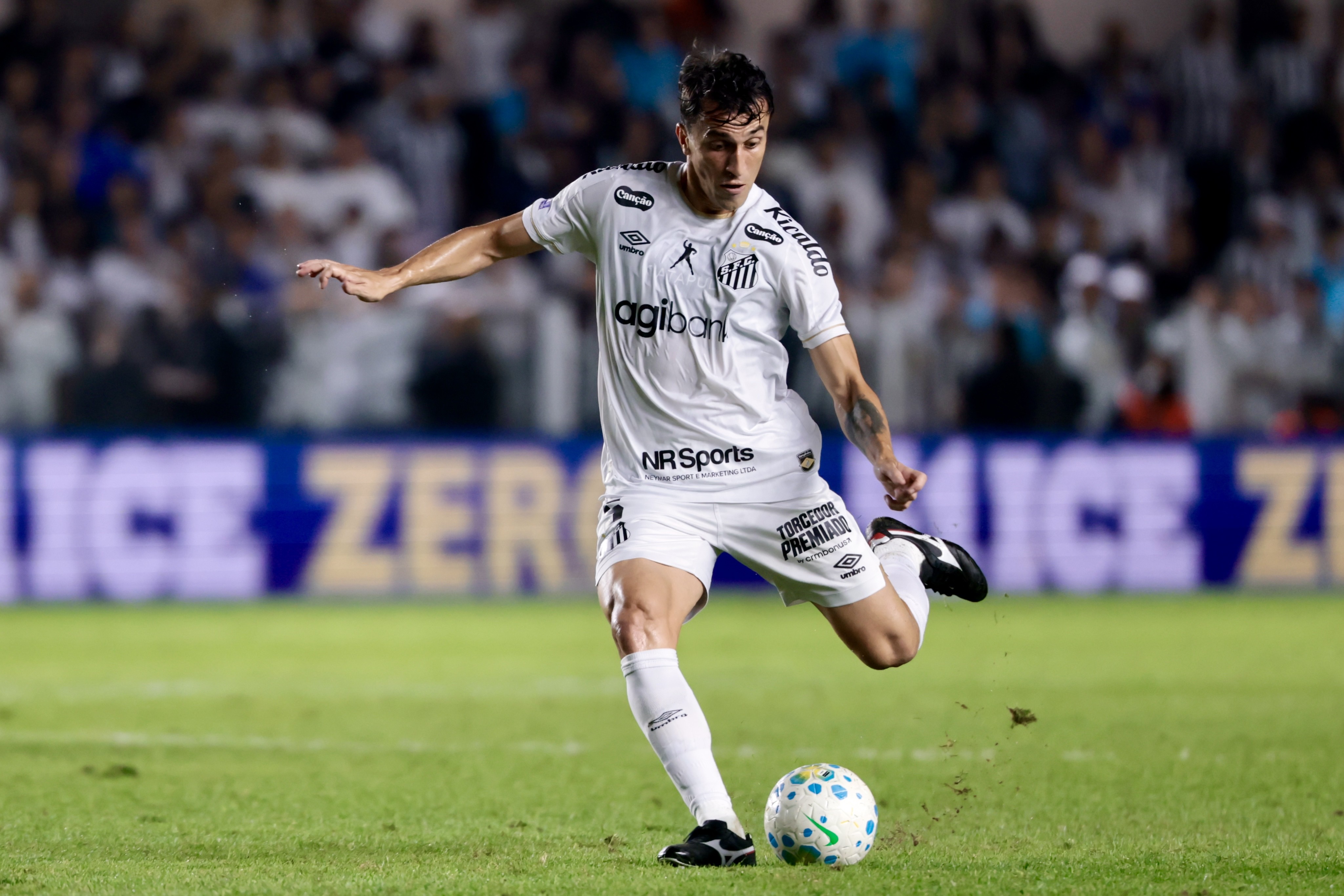 João Schmidt desfalca o Santos contra o Bragantino
