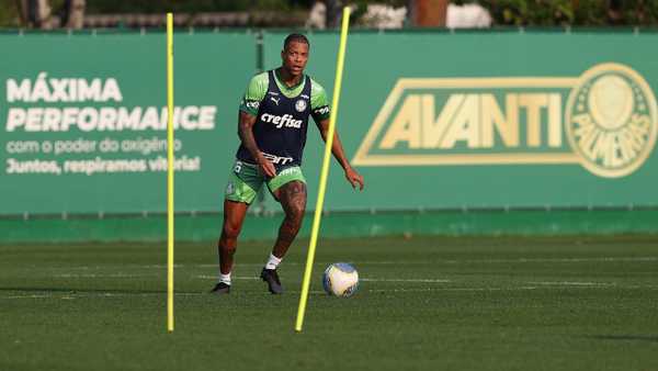 Caio Paulista conversa com Abel e alcança melhor momento no Palmeiras.