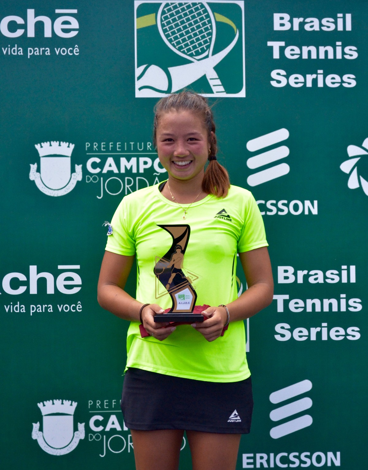 Sem perder nenhum set, Nathaly Kurata conquista future em Campos do