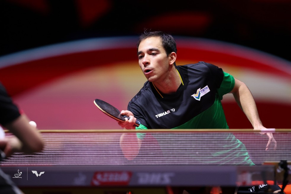 Hugo Calderanoavança no Mundial de Doha — Foto: ITTF