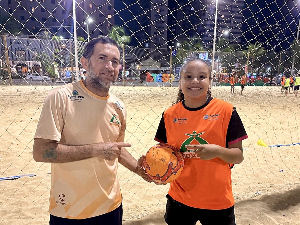 Dito Moura e Martinha no projeto social da praia de Iracema, futebol de areia