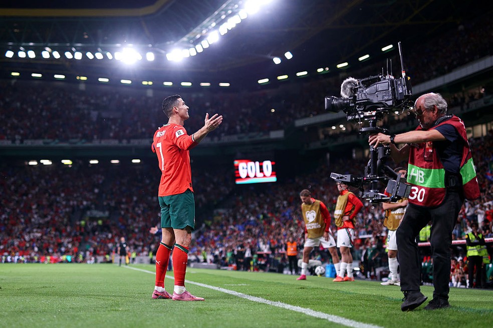 Cristiano Ronaldo comemora gol por Portugal em foto de arquivo