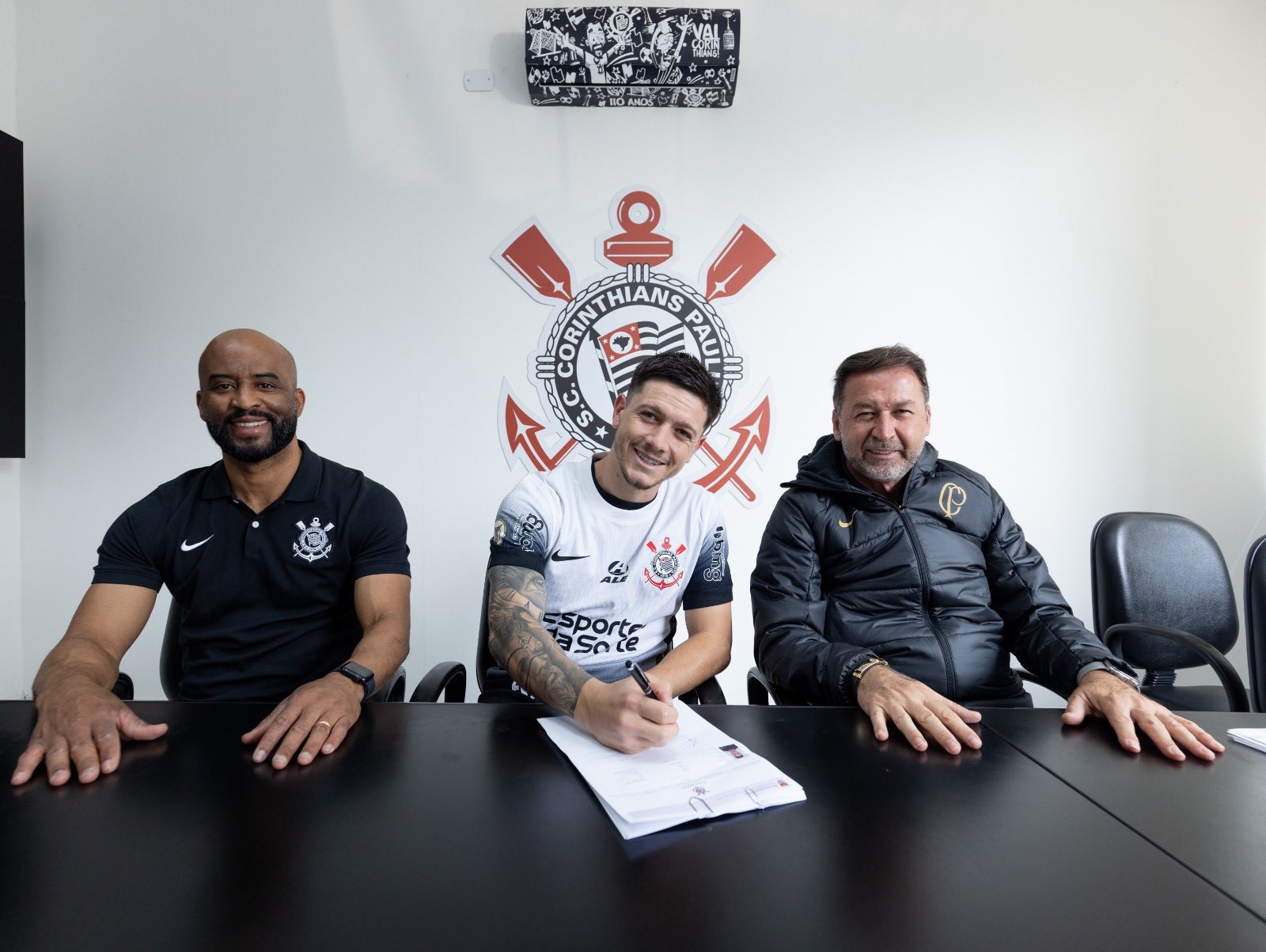 Corinthians dá aumento e renova contrato com Rodrigo Garro | Ge