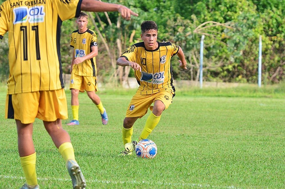 Luan Santos em campo nas categorias de base do Sant German — Foto: Arquivo Pessoal