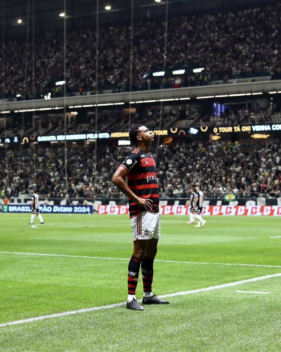 Carlinhos comemora primeiro gol com a camisa do Flamengo — Foto: Reprodução