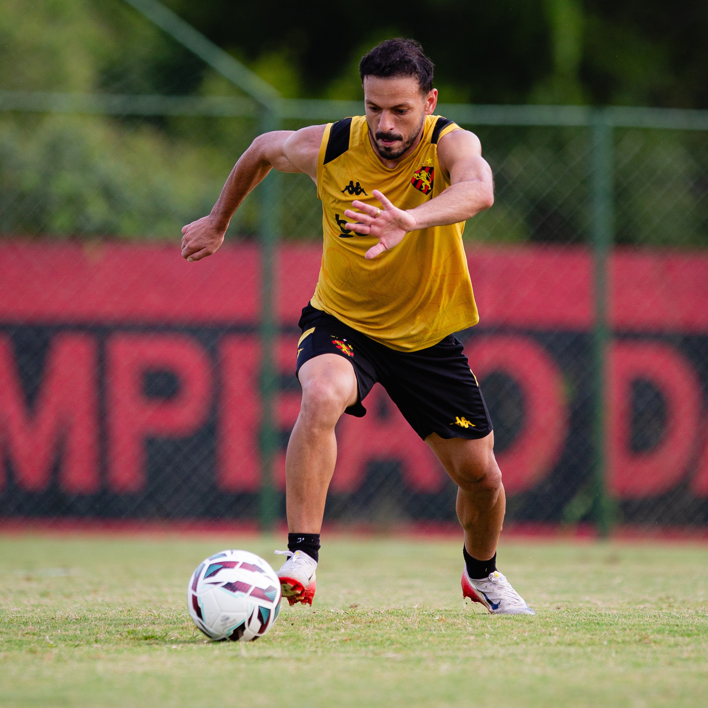 Yago Felipe negocia saída do Sport, e pode reforçar a Chapecoense