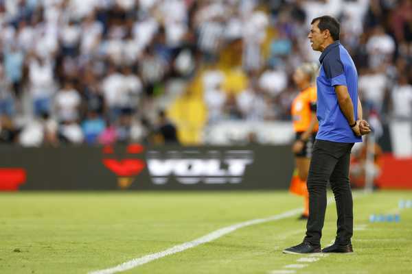 Carille vê Santos paciente e forte em estreia e não se preocupa com imbróglio no Japão: “Vão resolver” | santos