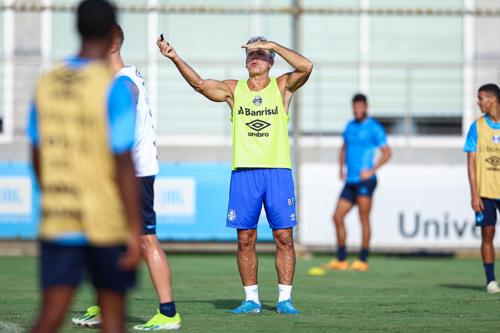 Renato em treino do Grêmio — Foto: Lucas Uebel/Grêmio FBPA