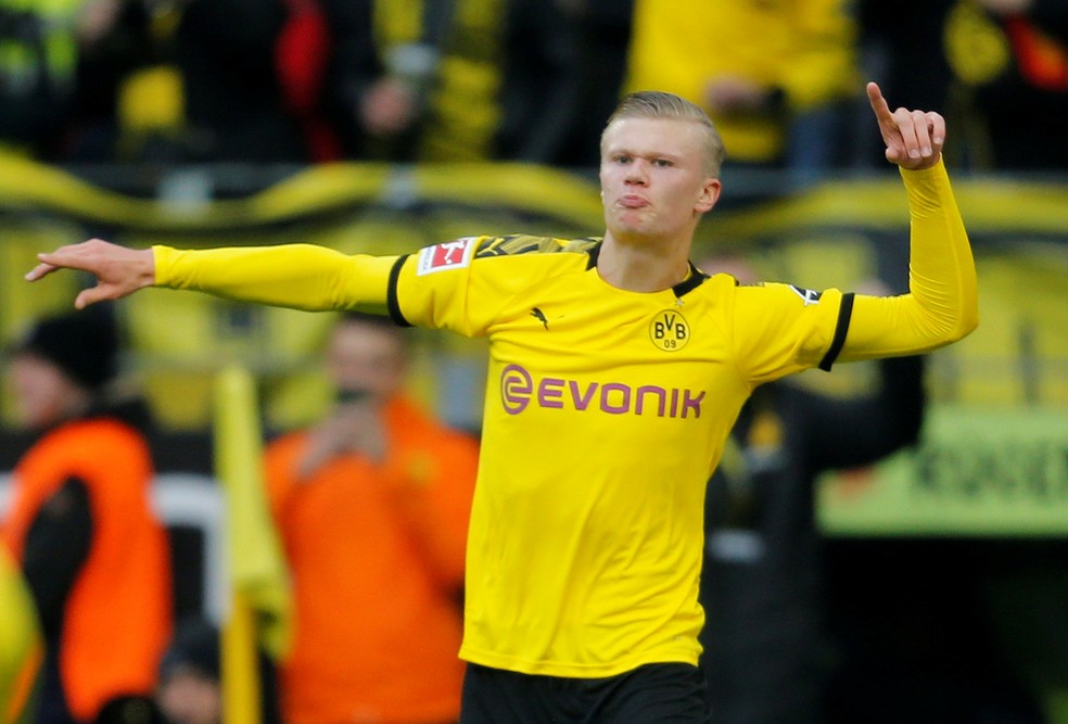 Titular pela primeira vez joia Haaland faz dois em goleada do Borussia Dortmund futebol alemao ge