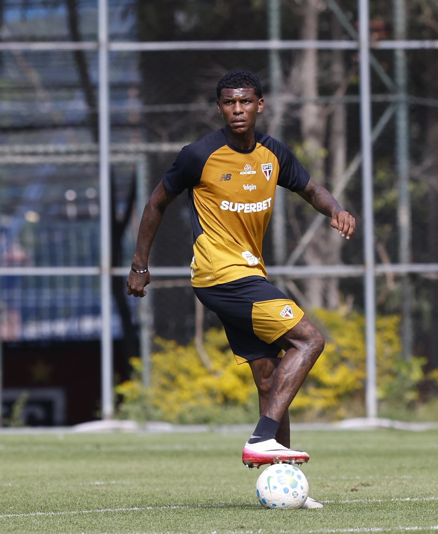 São Paulo brilha em jogos-treino e se prepara para retorno ao Brasileirão