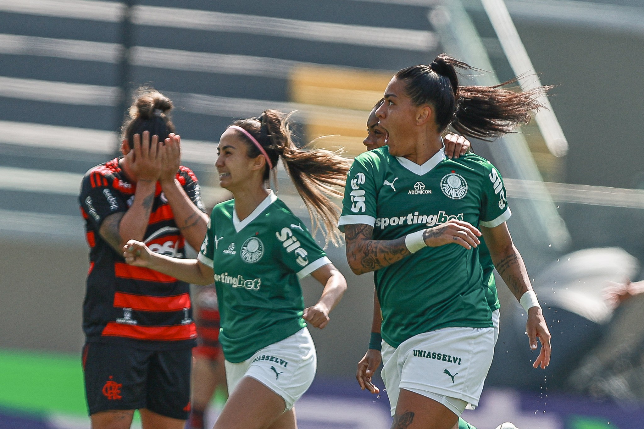 Leila oferece suporte aéreo para time feminino do Palmeiras na semifinal do Brasileiro