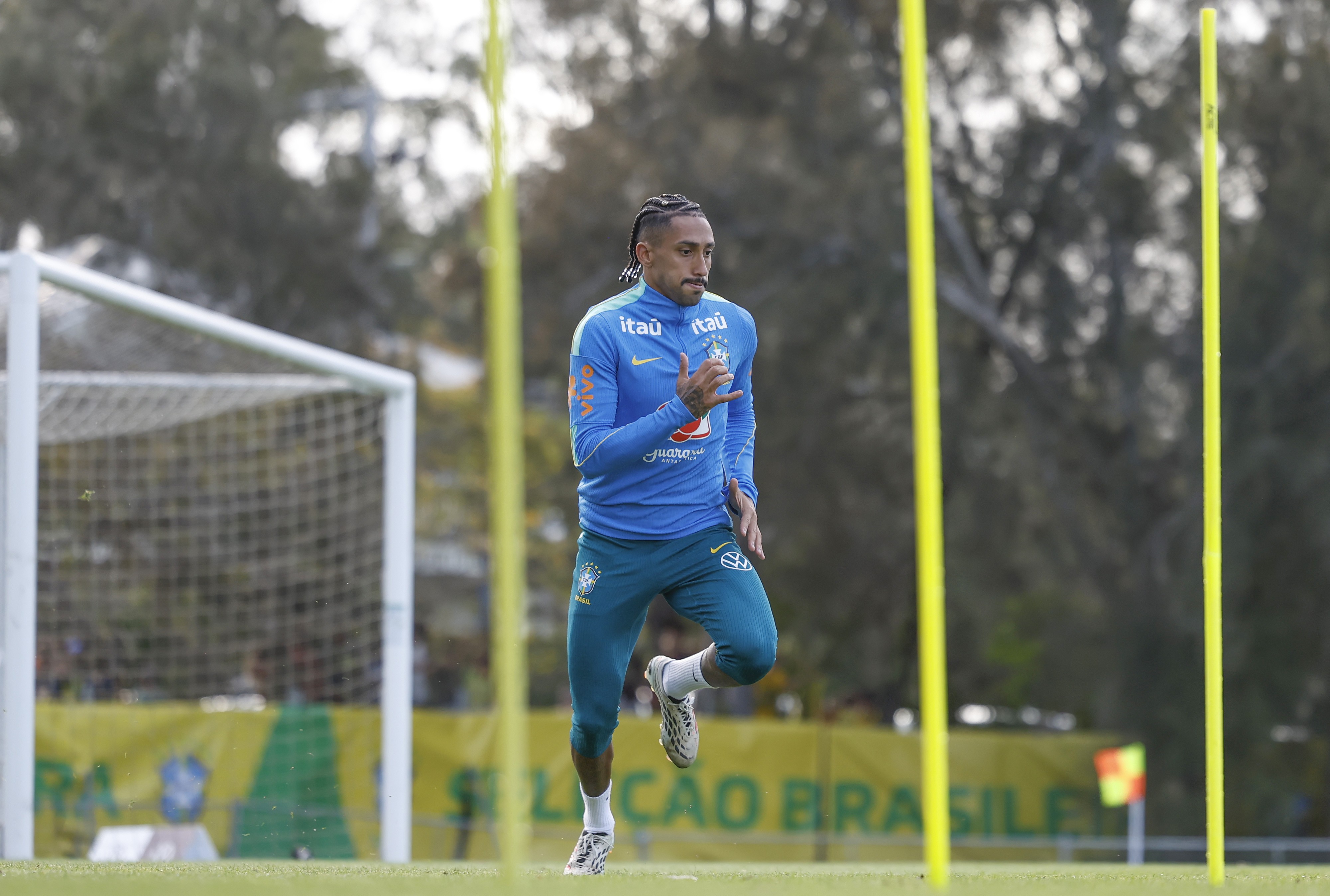 Infalível há quase dez anos, Raphinha é favorito para assumir pênaltis da Seleção; veja números