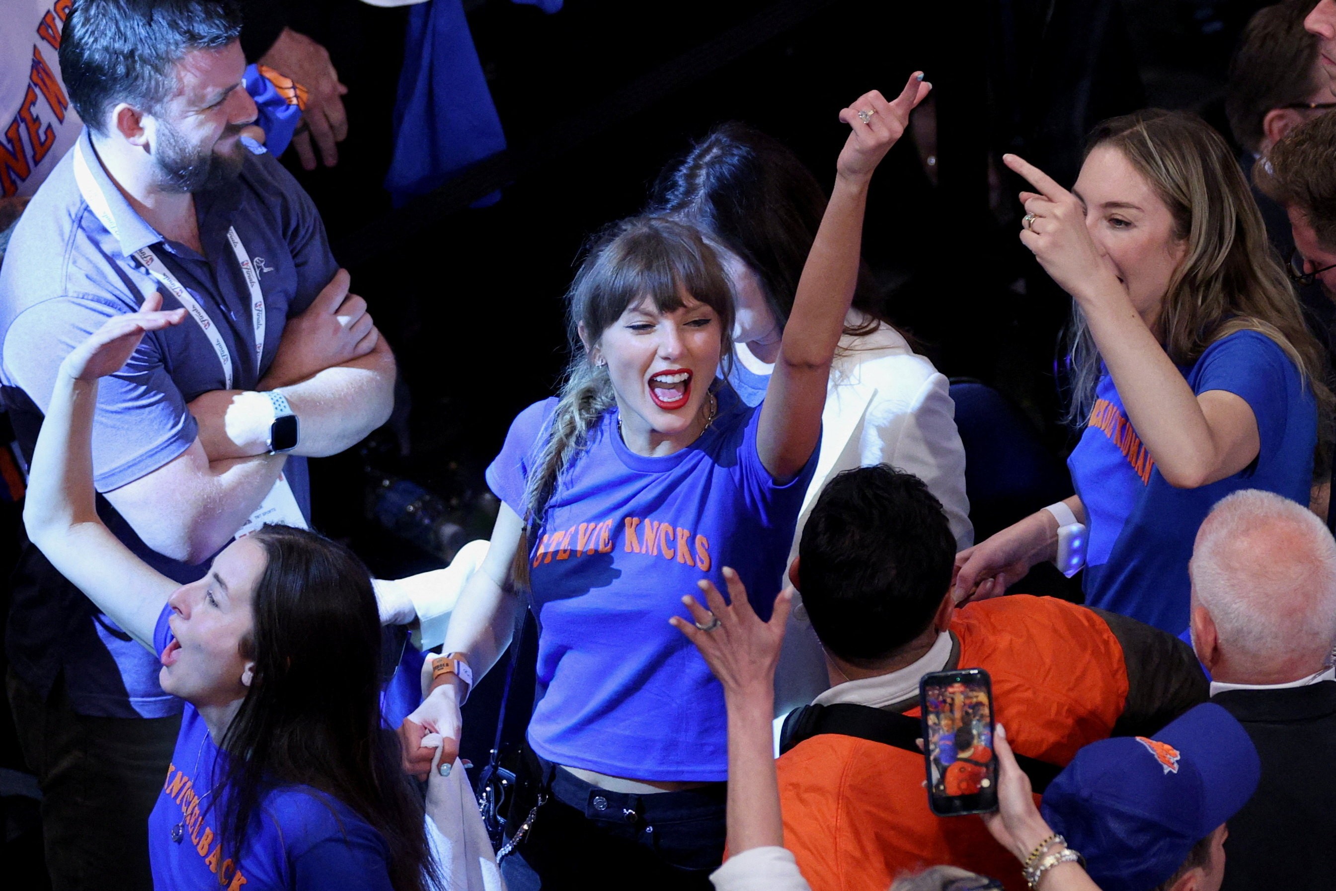 Taylor Swift e Travis Kelce convidam estrelas do Knicks para o casamento no Madison Square Garden