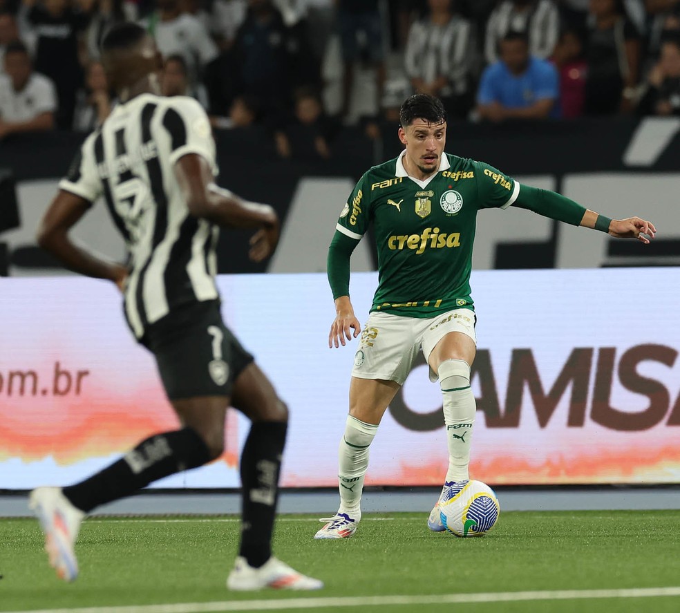 Piquerez em campo pelo Palmeiras no jogo em que se machucou, contra o Botafogo — Foto: Cesar Greco