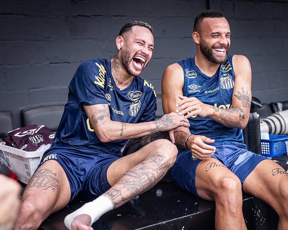 Neymar e Guilherme em treino do Santos — Foto: Raul Baretta/ Santos FC