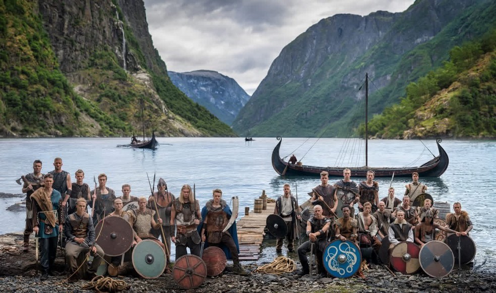 Jogadores da Noruega posam caracterizados como vikings — Foto: Reprodução