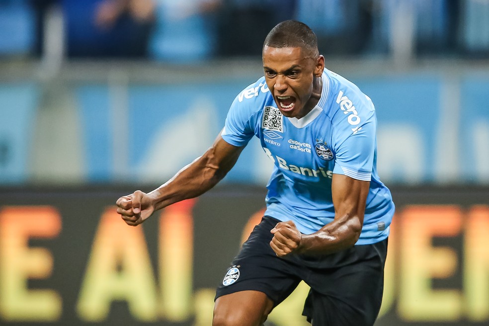 VAI FICAR? Jornalista revela possível futuro de Bruno Alves