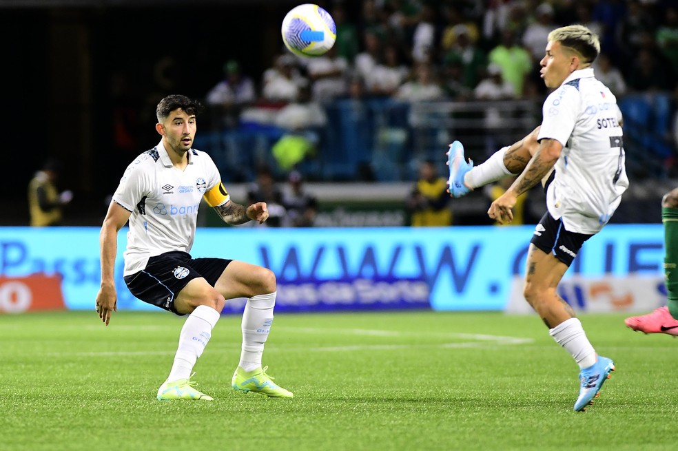 Villasanti e Soteldo têm compromissos por suas seleções na terça — Foto: Marcos Ribolli / ge