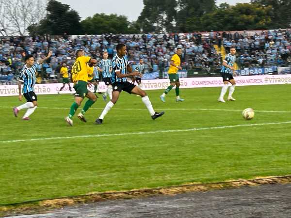 Poucos destaques em partida sem gols pelo Grêmio: Caíque e Gustavo Nunes brilham