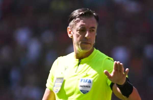 Análise do VAR aponta simulação de jogador do Botafogo no gol sobre Flamengo.