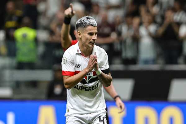 GOLS PERDIDOS! Chances desperdiçadas chamam atenção em derrota do Tricolor