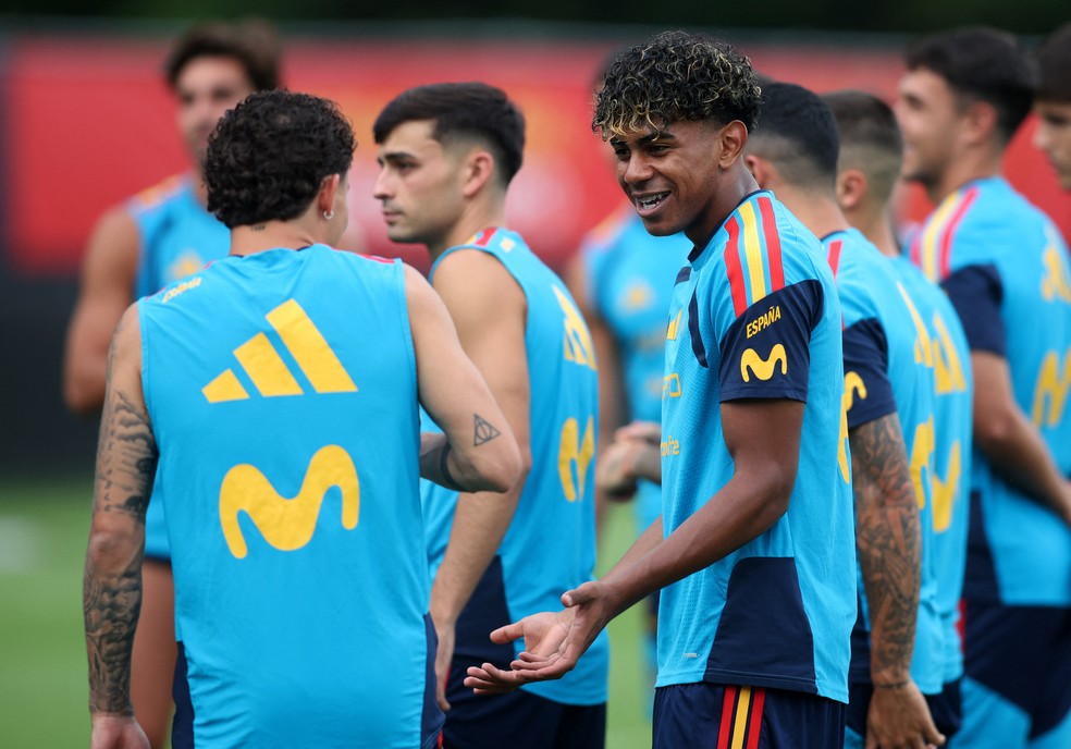 Laminel Yamal durante treino da Espanha interrompido por causa de chuva — Foto: Reuters/Brett Davis