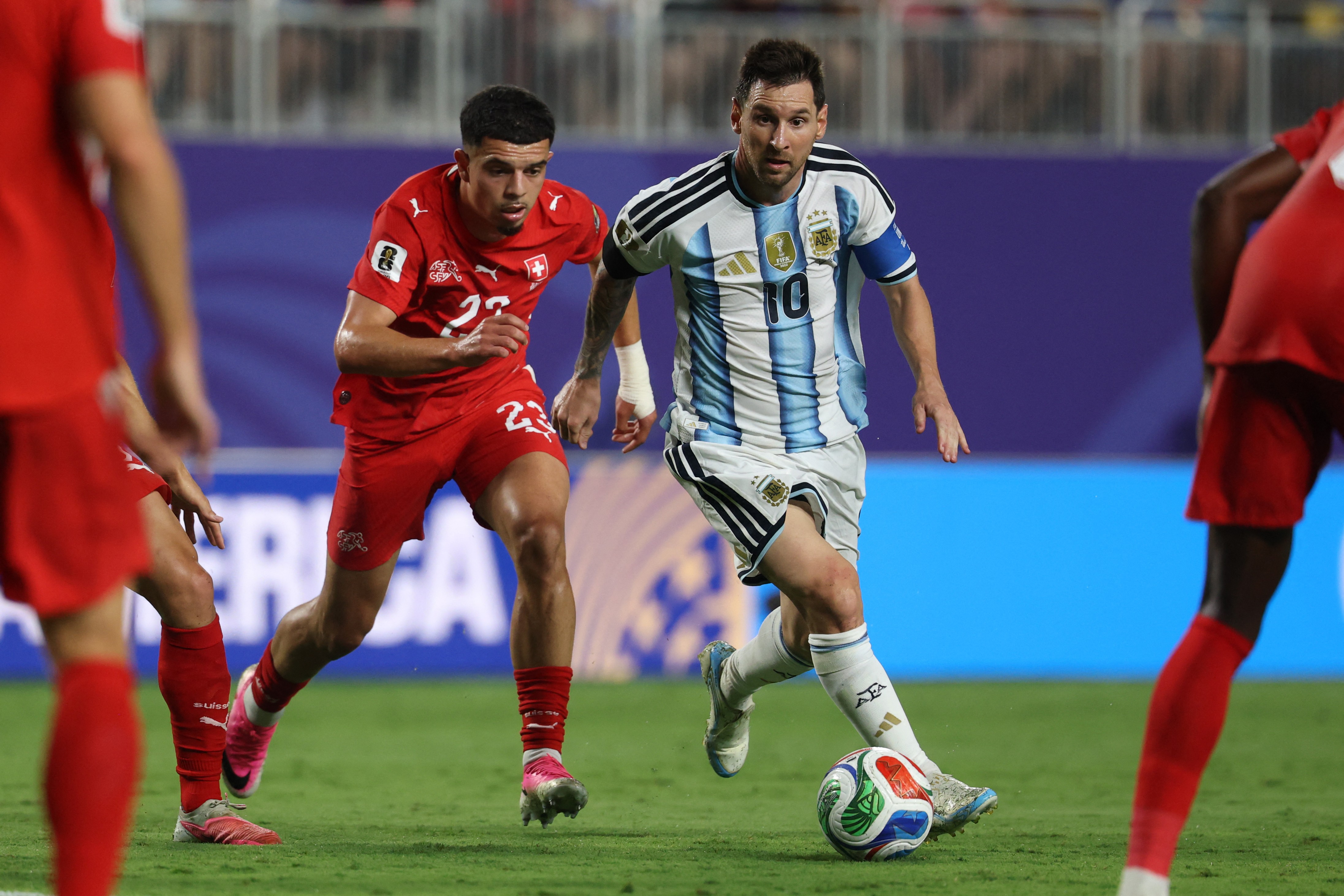 Messi projeta jogo inédito contra a Inglaterra e admite desgaste da Argentina: "O grupo sente"