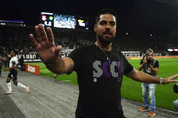 António resiste à pressão antes do Dérbi no Corinthians.