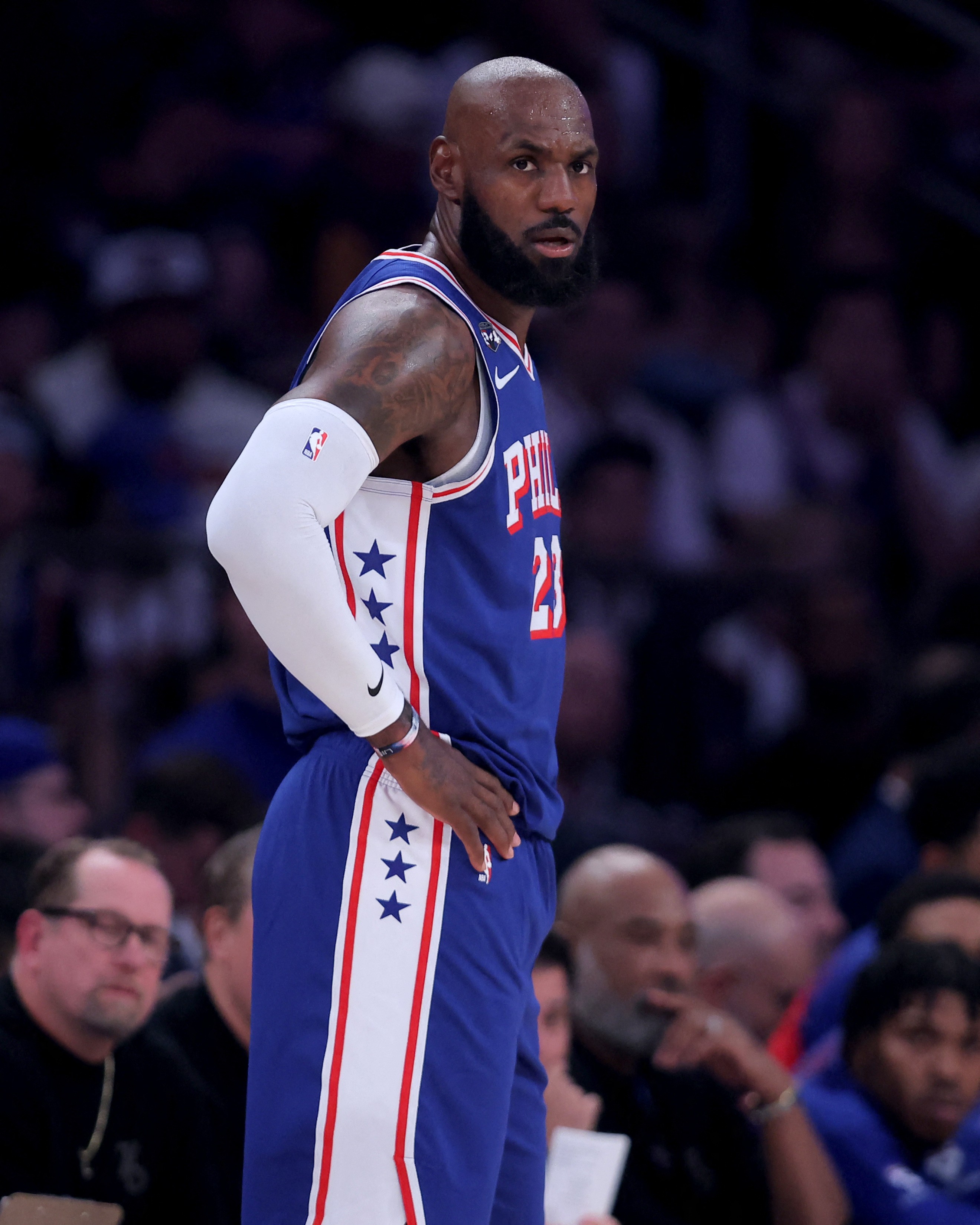 Estreia de Lebron James pelos Sixers é marcada por vitória de virada nos minutos finais