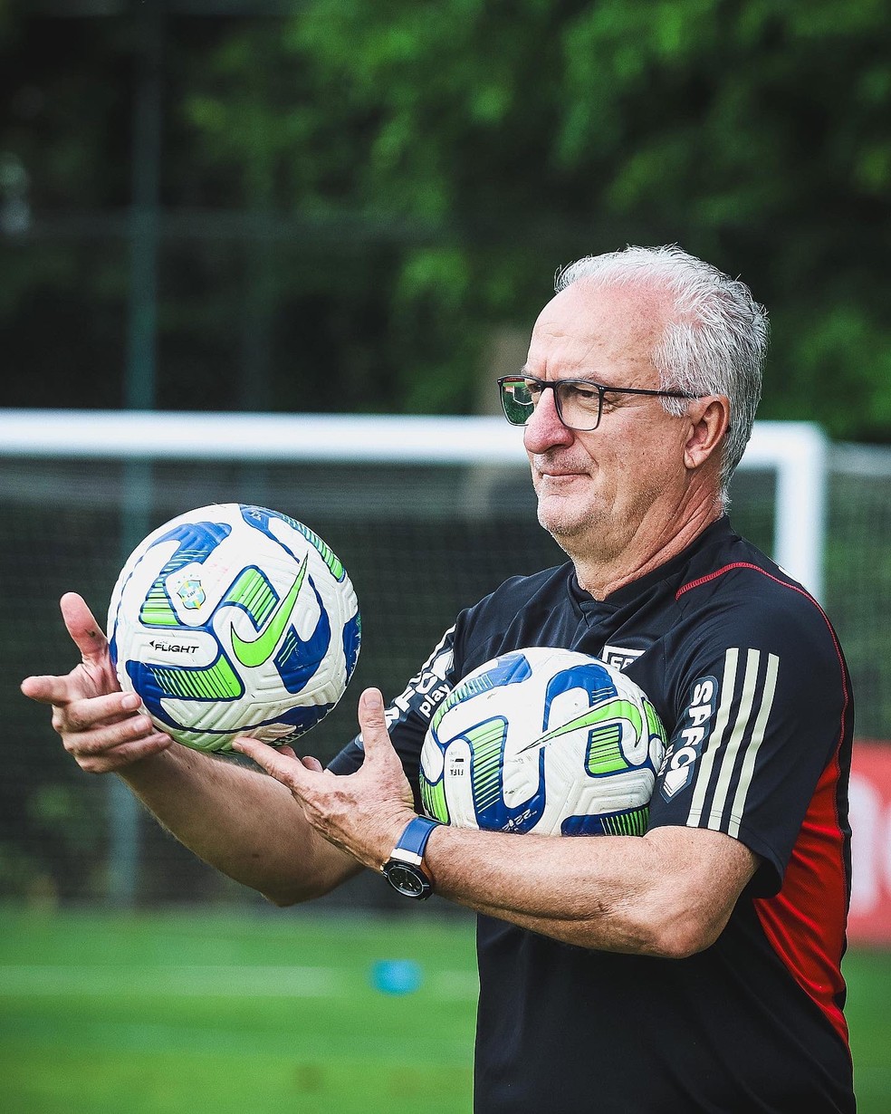 Dorival Júnior começou a preparar o São Paulo para o duelo com o Flamengo — Foto: Divulgação