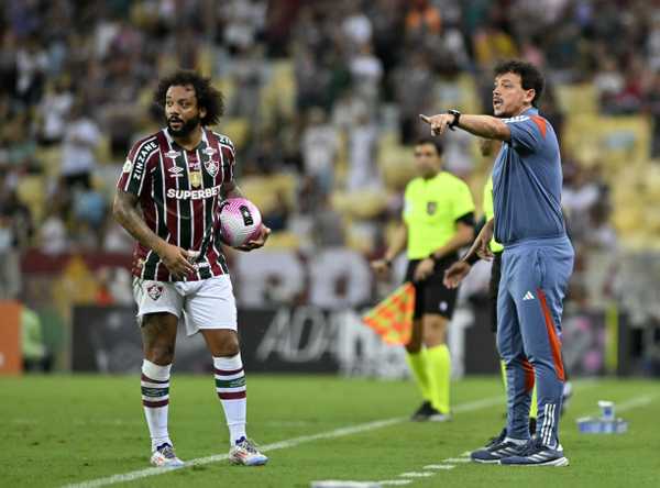 Cruzeiro continua sem vencer com Diniz e tem apenas uma vitória nos últimos 10 jogos.