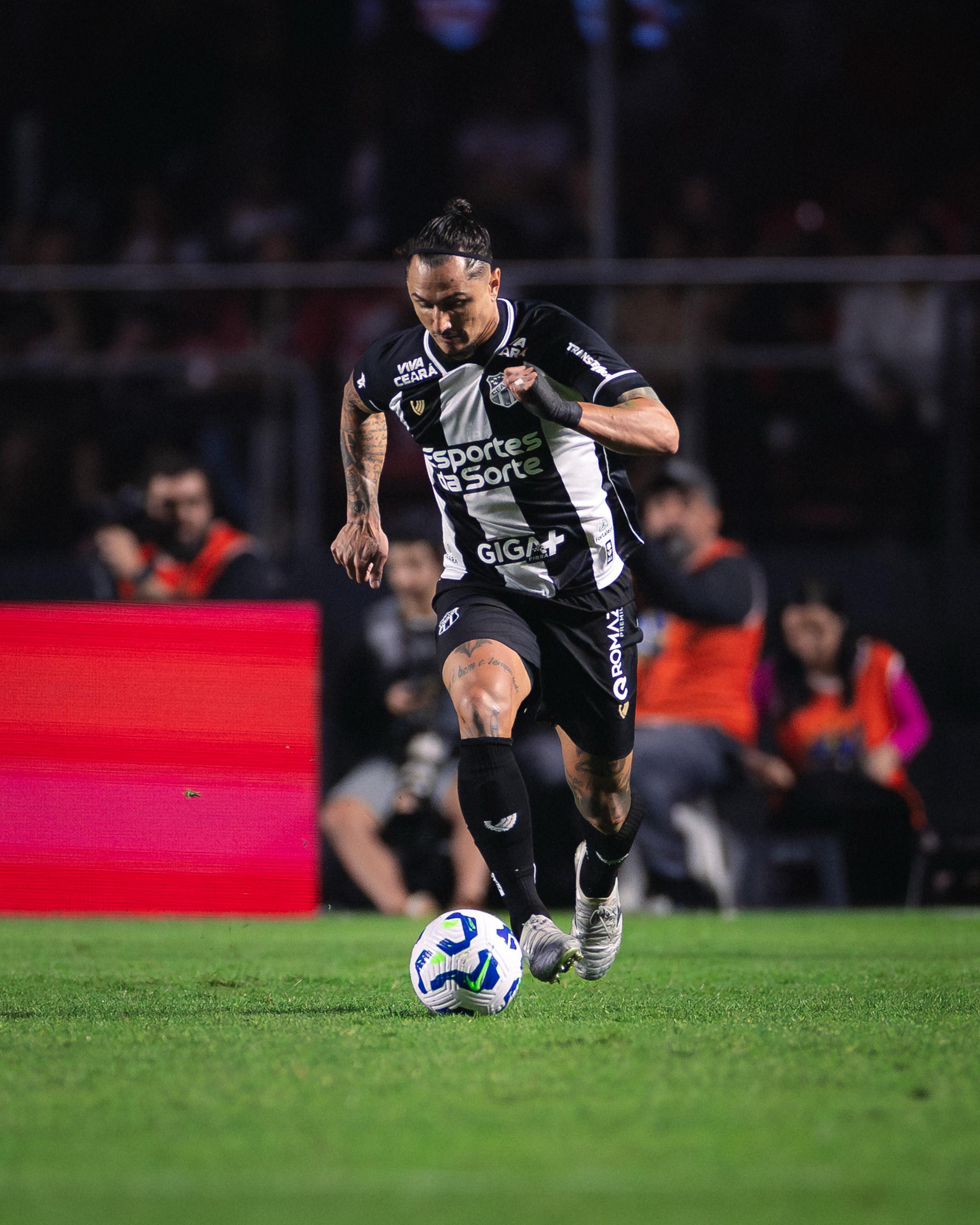 Vina projeta jogo com Botafogo e revela bastidor: “sem vaidade