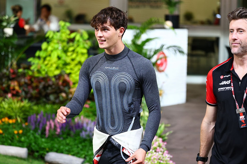 Oliver Bearman com colete de resfriamento — motor da F1 em contexto
