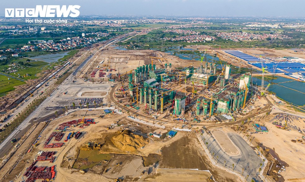 Confira imagens das obras no estádio VinFast Stadium, no Vietnã — Foto: VTC News