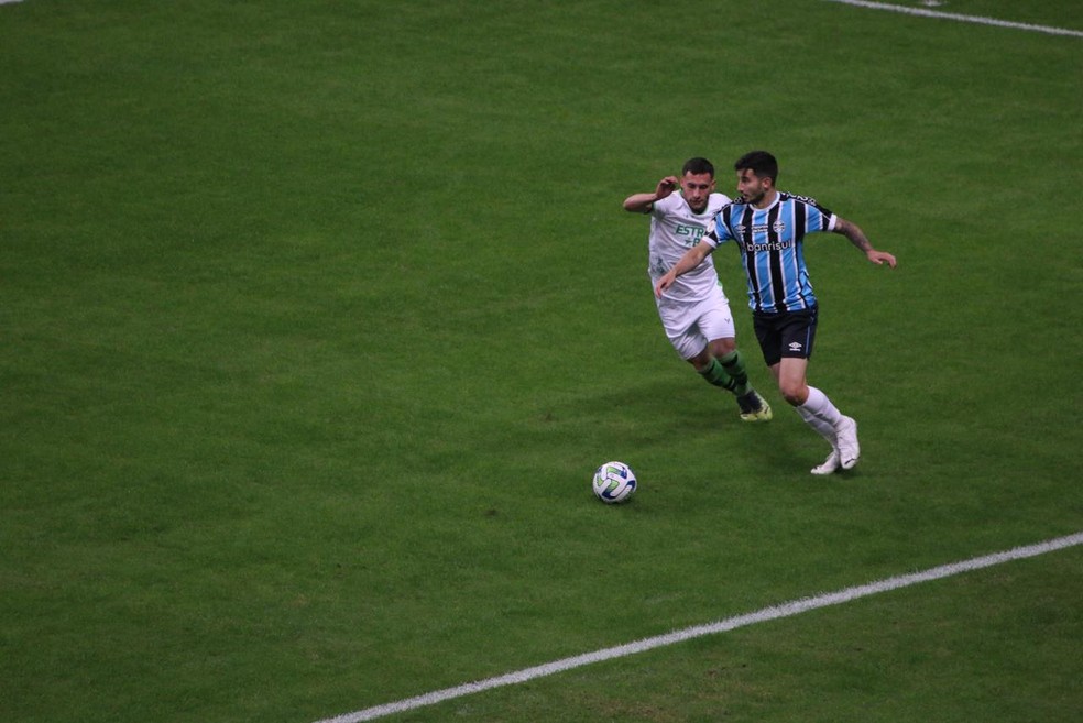 Villasanti durante a vitória do Grêmio sobre o América-MG — Foto: João Victor Teixeira