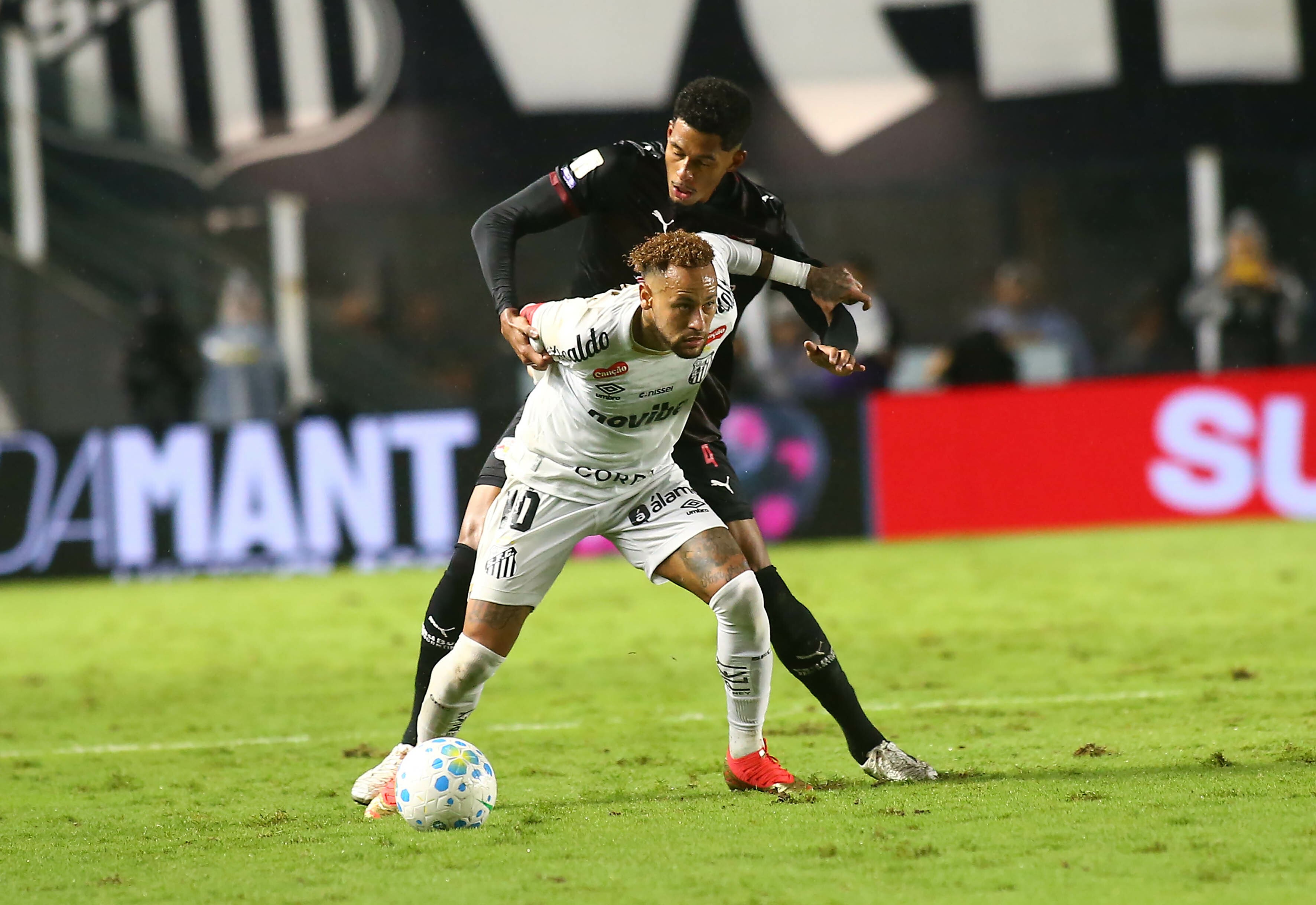 Atuações: com ataque apagado e passes errados, Bragantino sai derrotado da Vila Belmiro