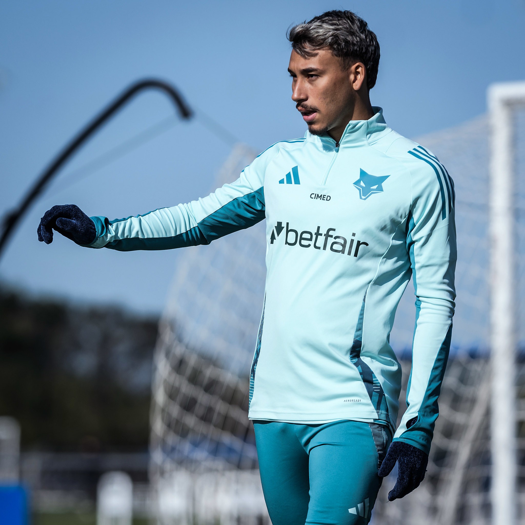 Sem estrear pelo Cruzeiro no ano, meia treina com elenco; veja