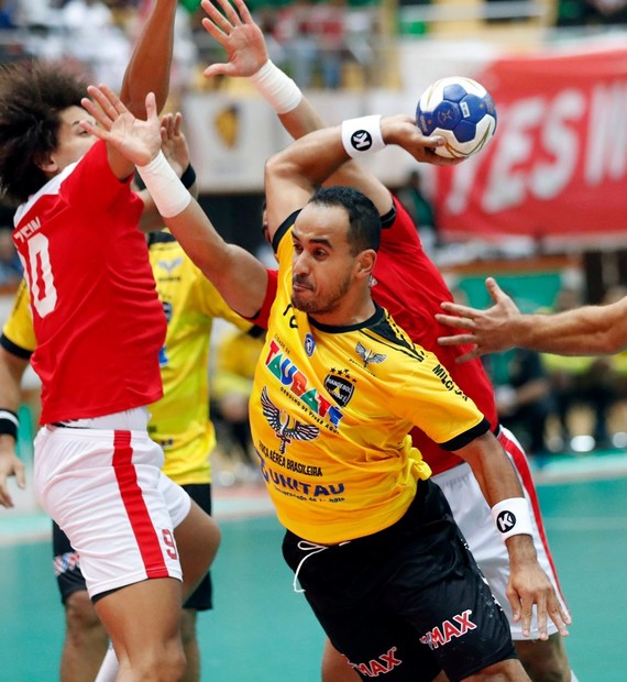 Jogador de handebol que passou por Itajaí conquista título europeu com o  Benfica de Portugal