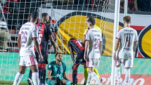Lucas Arcanjo, goleiro, do Vitória, na partida contra o Flamengo