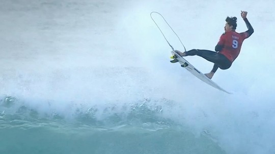 WSL: Yago bate Chumbinho em J-Bay e vai às quartas pela sétima vez em dez etapas de 2025 - Melhor brasileiro no ranking, paranaense despacha compatriota e fica cada vez mais perto de vaga no Finals