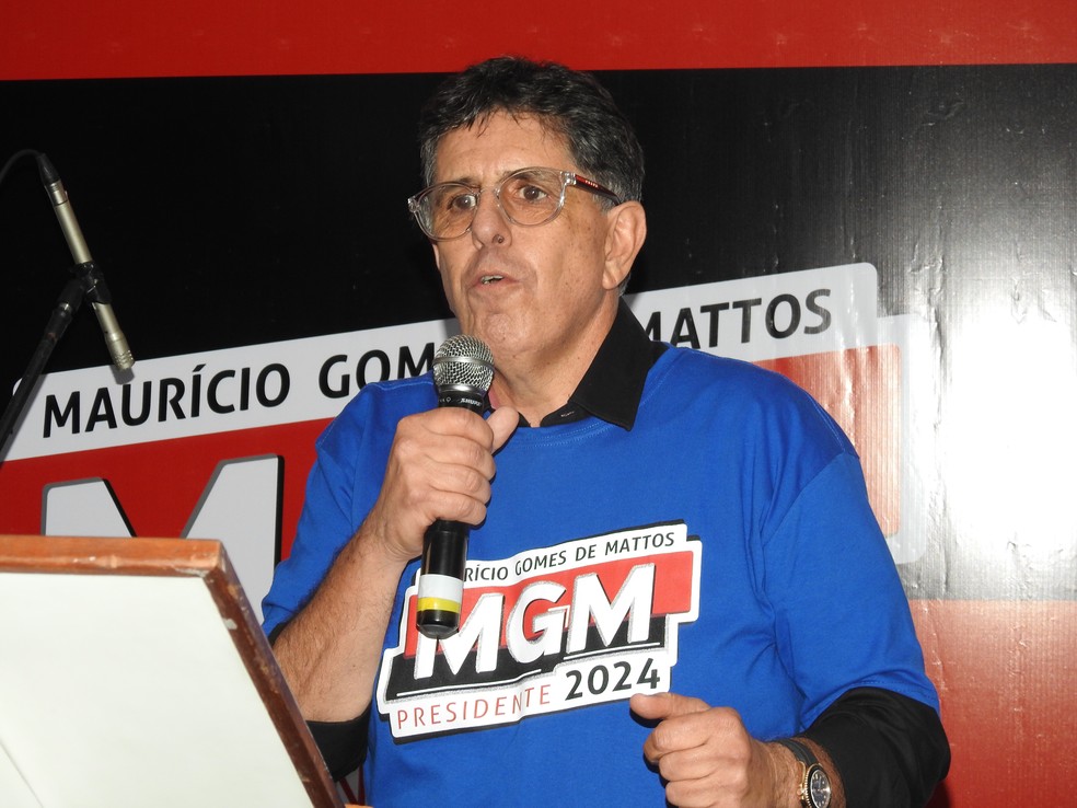 Maurício Gomes de Mattos discursa em lançamento de chapa do Flamengo — Foto: Fred Gomes