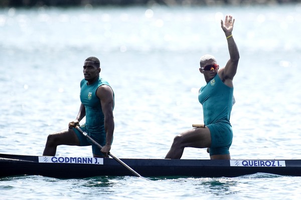 Isaquias Queiroz e Jacky Godmann vencem bateria das quartas de final — Foto: Alexandre Loureiro/COB