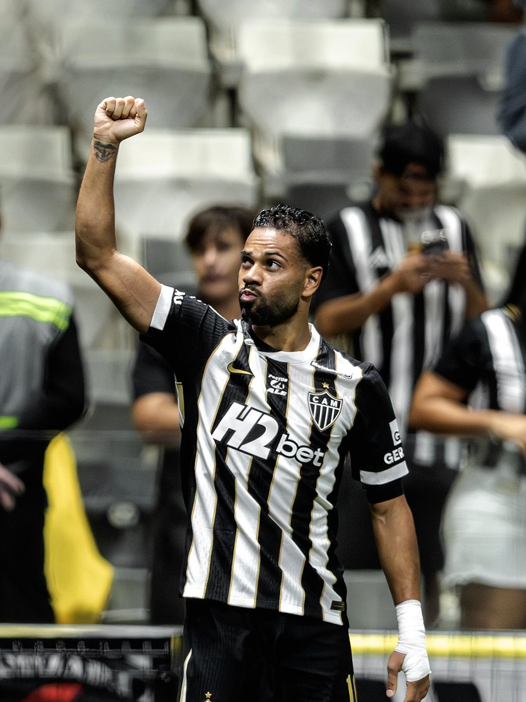 Renan Lodi assume número de camisa de Alonso no Atlético-MG