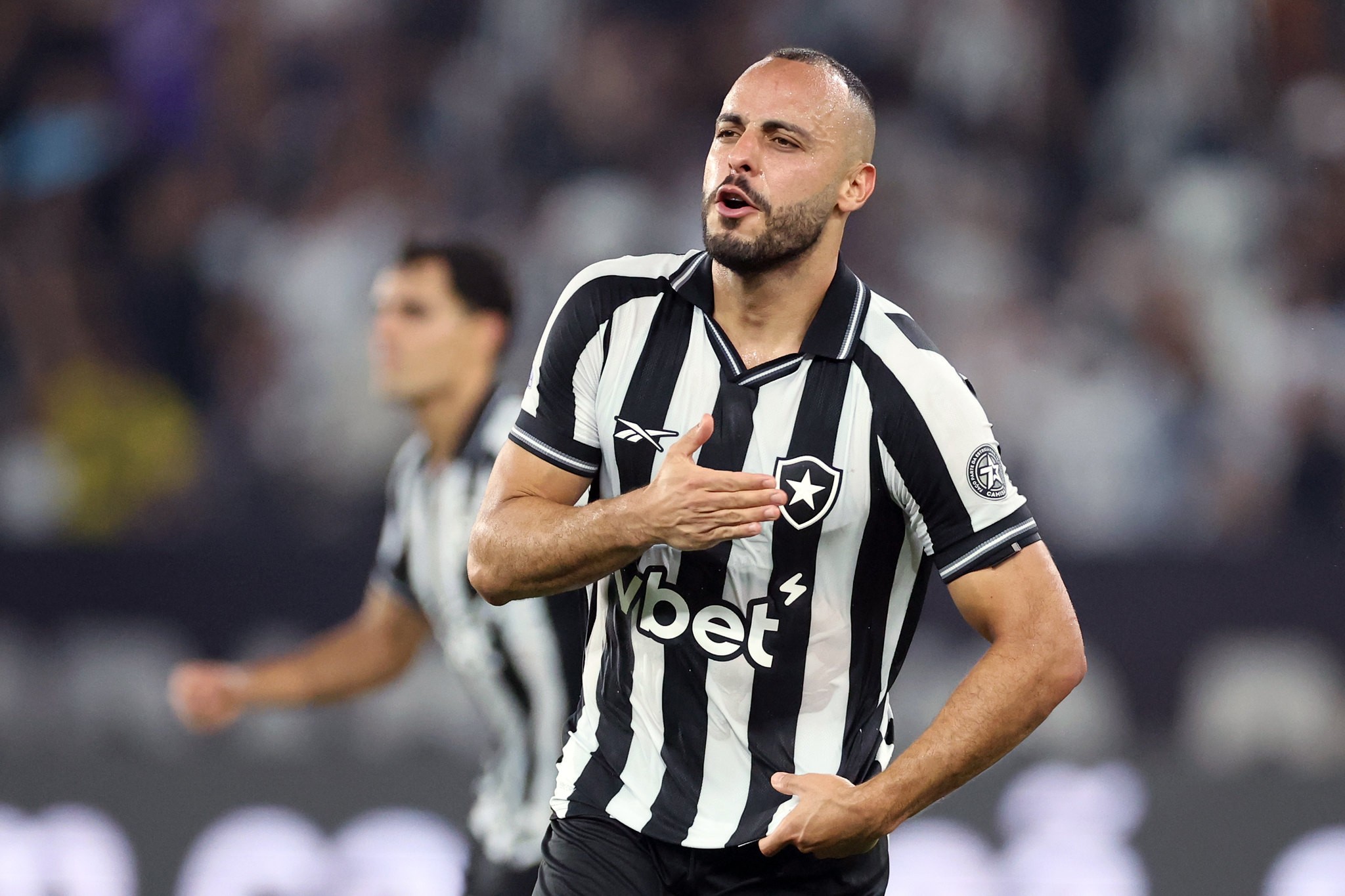 Tigres faz proposta milionária por Arthur Cabral e agita mercado