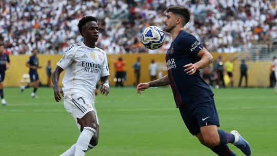 Mansur faz alerta sobre Vini Jr: "Muito cedo para a participação sem bola ser tão pouco intensa" - Comentarista analisa a pouca contribuição defensiva do brasileiro na derrota do Real Madrid por 4 a 0 para o PSG