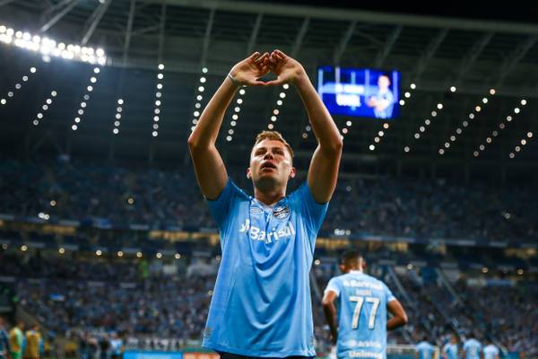 Ouro no Pan, líder nato e especialista no jogo aéreo: volante do Grêmio realiza sonho e exalta Renato